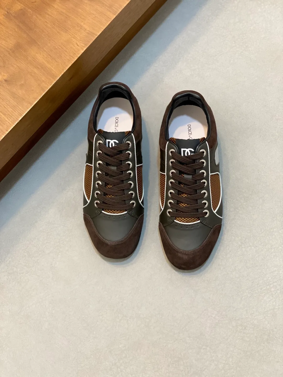Men's shoes💰740 Dolce&Gabbana DG Cushion calfskin skate shoes｜Embellished with DG logo｜Lightweight, grippy two-tone TPU outsole adopts innovative design to provide excellent performance｜Jacquard label adds timeless style｜Original imported cowhide｜Multiple material splicing design｜Imported cowhide lining Cowhide foot pads｜Original TPU two-color elastic outsole Size: 39-44 (customized at 38.45.46)